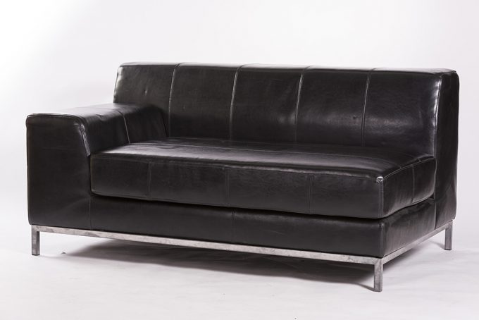 Kožená sofa 2-ka bez operadla, čierna